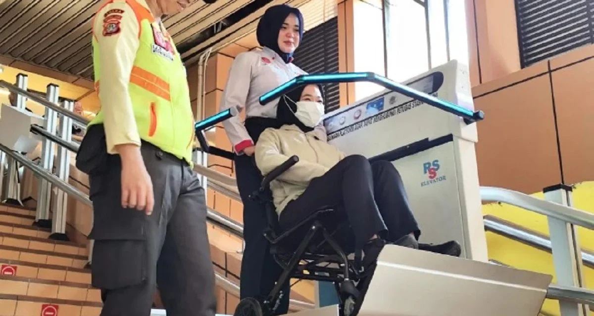 Stasiun Cikini Punya Lift Ke Peron Untuk Lansia Dan Disabilitas