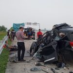 Fortuner Ngebut, Tabrak Agya Hingga Terguling Di Tol Andara