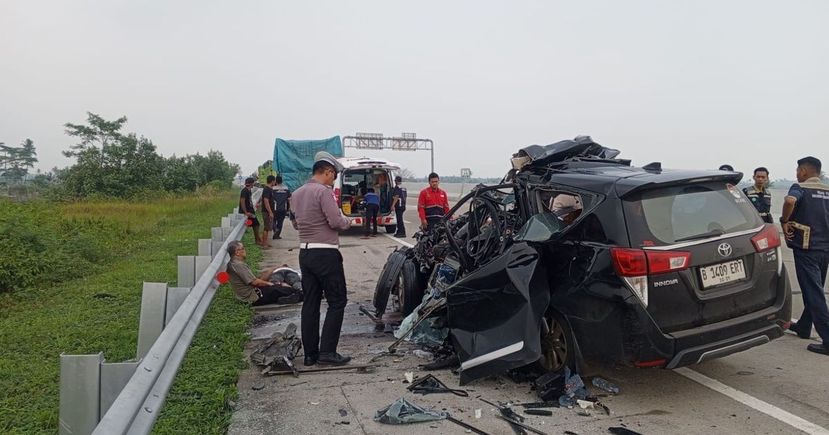 Fortuner Ngebut, Tabrak Agya Hingga Terguling Di Tol Andara