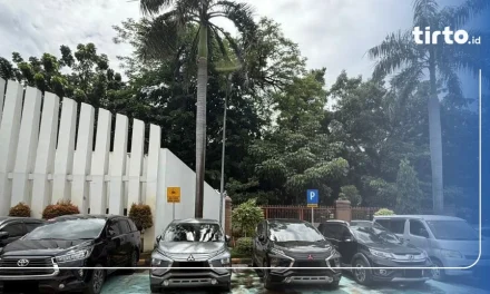 Bongkar Korupsi Importasi, KPK Ambil 5 Mobil Di Kantor Bea Cukai