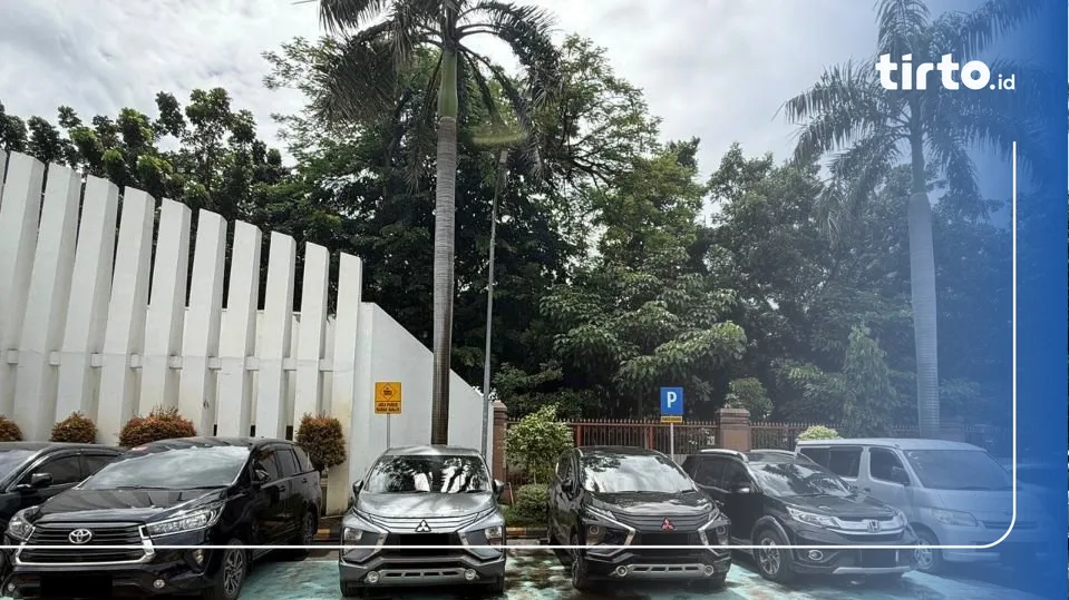 Bongkar Korupsi Importasi, KPK Ambil 5 Mobil Di Kantor Bea Cukai