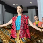 Saat Taman Bunga Mekar Di Atas Kain Batik Koleksi Danar Hadi